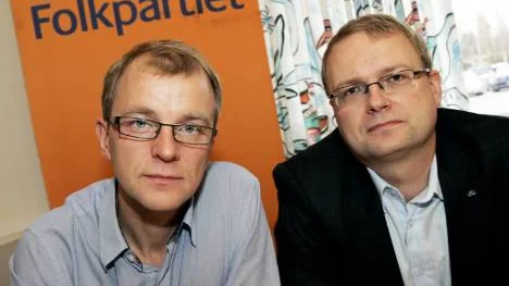 Jens Sundström, folkpartiet i Norrbotten, och riksdagsledamoten Tobias Krantz (fp) tycker att ökningen av placerade barn i Norrbotten är en stark varningssignal.     FOTO: Jessica Rosengren