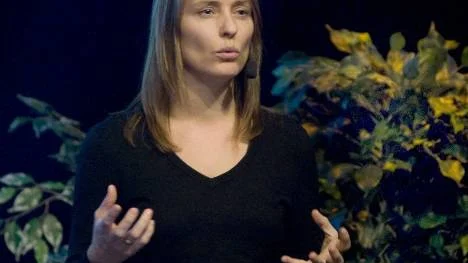 Linda Martinsson råder sin publik att ställa frågan "Är det här ett äldreboende där jag själv vill bo?" och arbeta så att frågan ska kunna besvaras med "Ja!".FOTO: Göran Ström