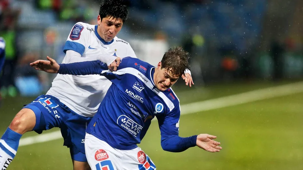 Derby. ÅFF:s Victor Sköld i duell med IFK:s Cristopher Meneses under ett av fjolårets möten.