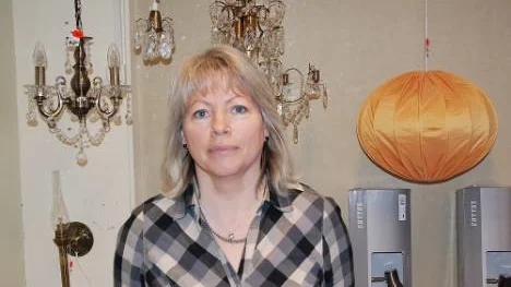 Carina Fors, delägare till belysningsaffären Blixten, lämnar nu företagandet och blir arbetssökande. Blixten har funnits i Boden sedan 1930-talet.Foto: Lena Leffler