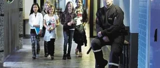 Väktare vakar över Tunaskolan