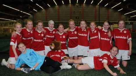 Gammelgårdens fl. 14 lag segrade i Arcushallen,Bakre raden fr,v: Emilia Sandberg, Alva Bjöörn-Norén, Felicia Wiklund, Elvira Olsson, Emma Engman, Adelia Kinnunen, Hanna Lindgren, Johanna Olofsson, Johanna Wikström, Emilia Lundqvist. Liggande fr,v: Hanna Angeria, Fanny Karlsson.