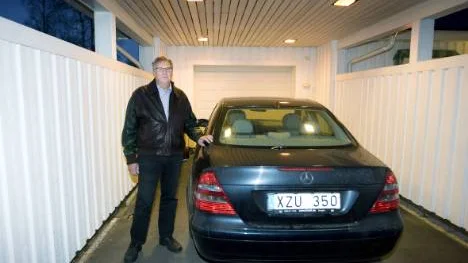Den falske bilsäljaren har skrivit att bilen är registrerad på hans namn på den adress där hans föräldrar hade hus i Sverige. "Bilen finns här och är inte till salu för det priset", säger Sture Lindström.FOTO: Pär Bäckström