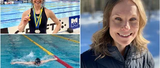 Knappt ett simtag på 30 år – nya mål gav Sofia SM-guld
