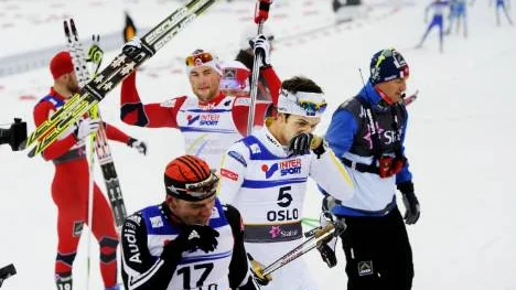Petter Northug fick jubla inför hemmapubliken. Marcus Hellner däremot - hans och de andra svenskarnas dag förstördes av dålig valla. "Det var                                 snortungt att åka", säger Johan Olsson till NSD.