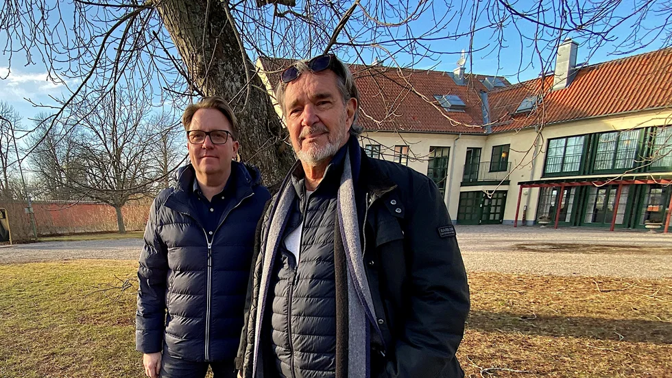 Fredrik Särnehed och Kjell Bergqvist går samman och hjälper ukrainare att ta sig till Vadstena.