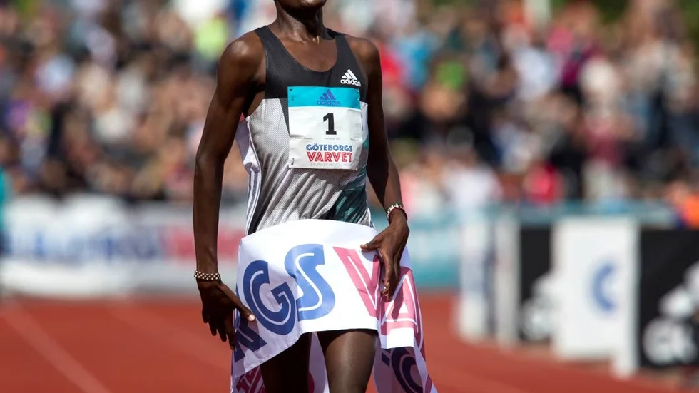 Richard Mengich, Kenya, vann Göteborgsvarvet sedan han sprungt under drömgränsen, en timme. Segertiden blev 59,35.