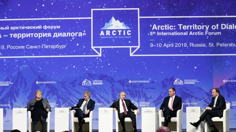 I april 2019, fem år efter att han invaderade Ukraina för första gången, tvekade inte nordiska ledare att tacka ja till Vladimir Putins inbjudan till Arctic Forum i St. Petersburg. Från vänster Norges satsminister Erna Solberg, Finlands president Niinistø, Putin, Islands president Jòhannesson och statsminister Löfven.
