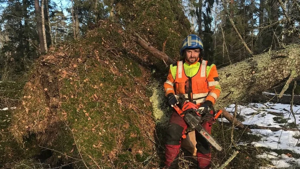 Anders Samuelsson från Skogsstyrelsen åker till Åland för att hjälpa till på ön efter stormen Alfrida.