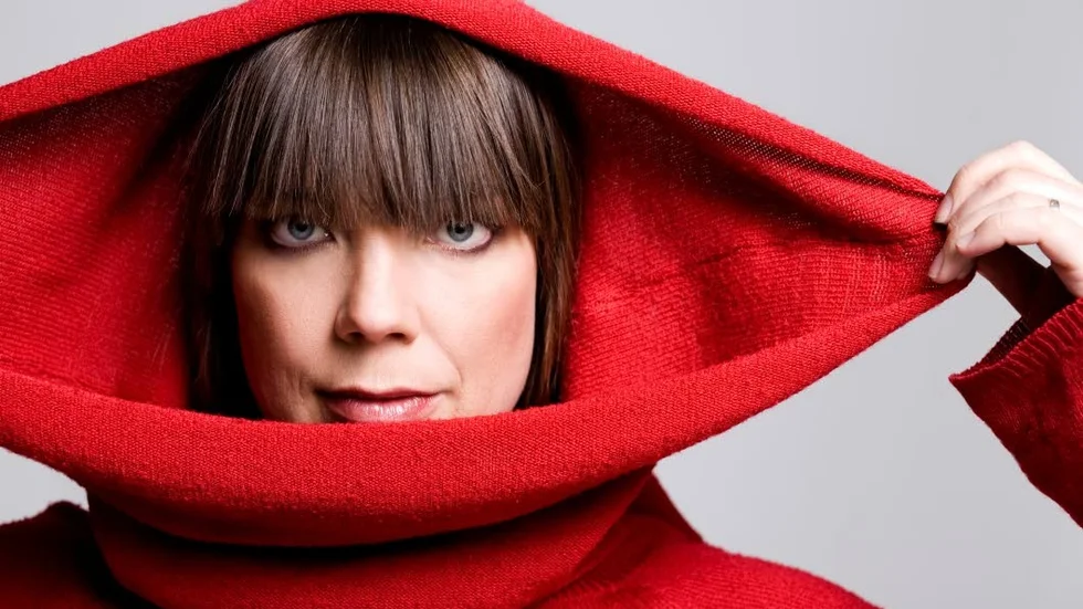 Josefine Cronholm samarbetar med danska musiker och får ett utmärkt, fräscht och sensuellt resultat.
