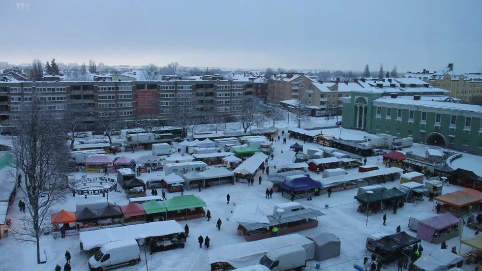 Distingsmarknaden på Vaksala Torg hitas att ställas in på grund av en konflikt mellan arrangörer och Uppsala kommun samt polisen.