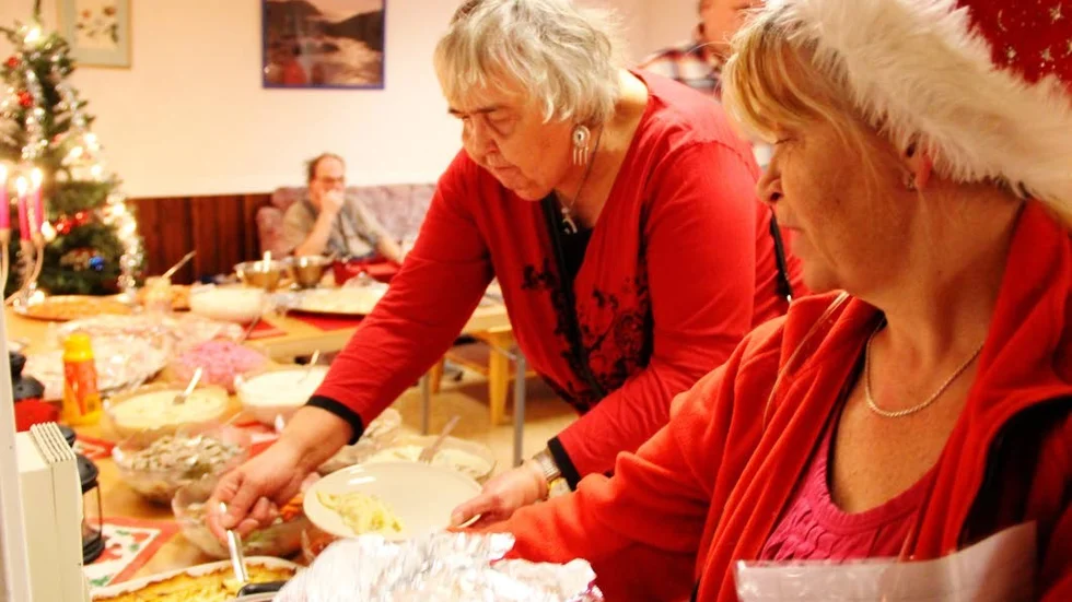 Lillemor Nordström närmast till höger, vid jul för ensamma år 2013.