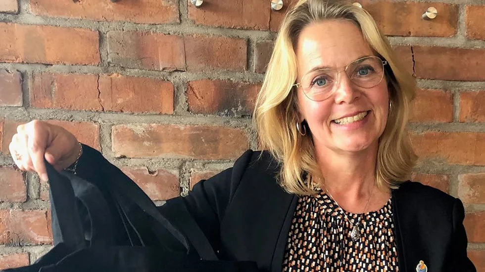 – Skippa plastkassen och tänk återbruk och hållbarhet! säger Lena Hallergård som slår ett slag för eftertanke i julklapphetsen.

Lena Hallergård, Rotary