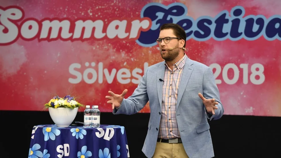 ”Att göra politik av hur vädret ser ut en enskild sommar är helt enkelt inte seriöst”, säger Sverigedemokraternas partiledare Jimmie Åkesson.