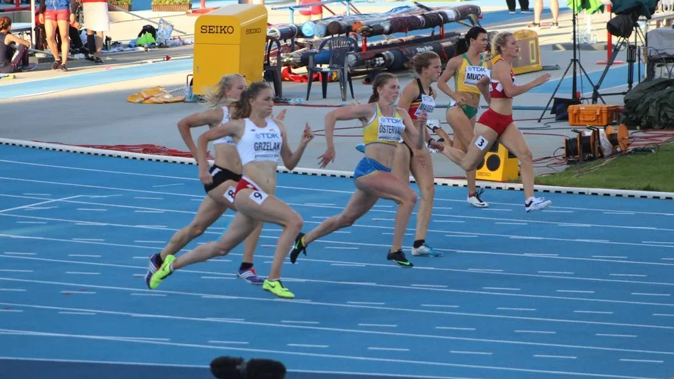 Bra start. Lovisa Östervall sprang 25,52 på 200 m som hade varit nytt säsongsbästa om inte vinden varit för stark.