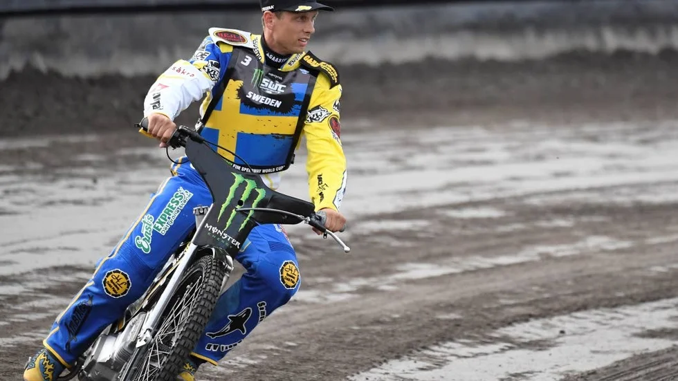 Hemmaförare. Andreas Jonsson i landslagsdressen under lag-VM 2016. I kväll kör han i en historisk EM-deltävling i Hallstavik.