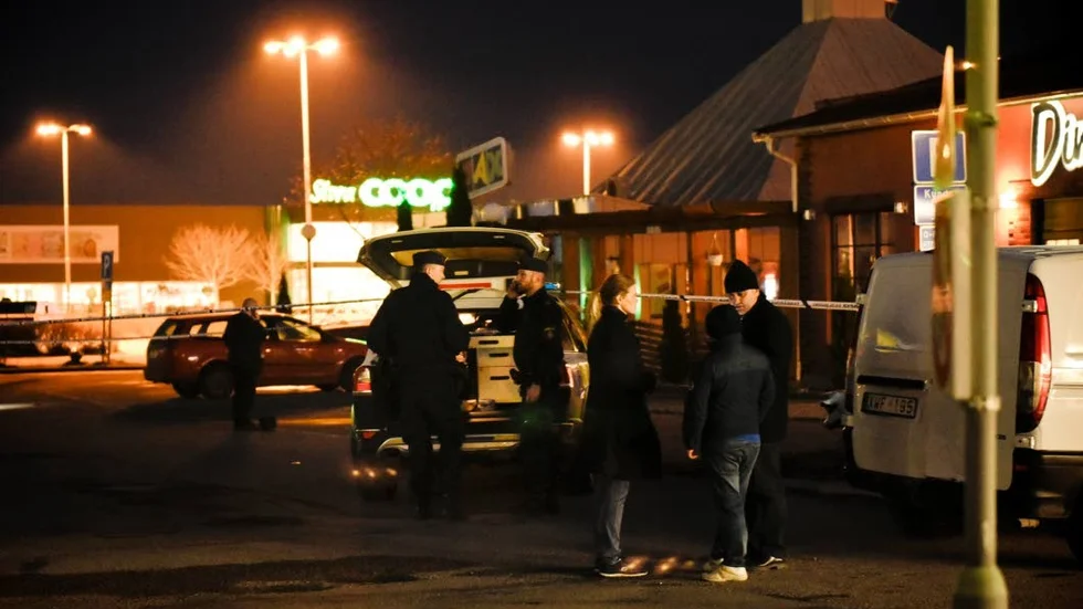 En 43-årig man sköts till döds i våras vid en restaurang i Boländerna.