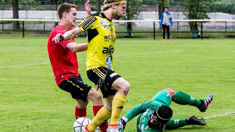 Stopp. Gusks kapten Marcus Lindström och hans lagkamrater får inte igång målskyttet.
