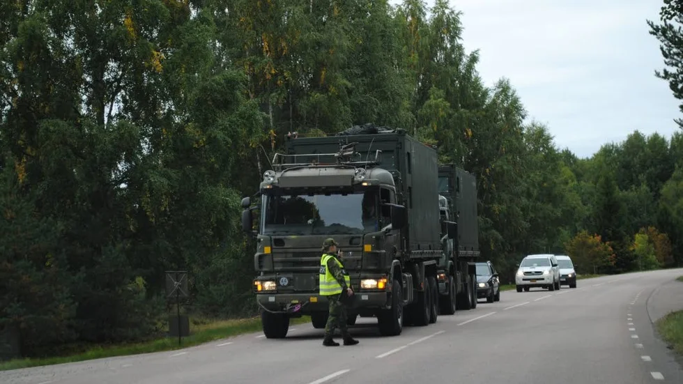 Trafikstörningar. Under veckan kommer vägarna runtom ENköping trafikeras av militären. Framförallt rör det: E18, gamla E18, riksväg 55 och riksväg 70.