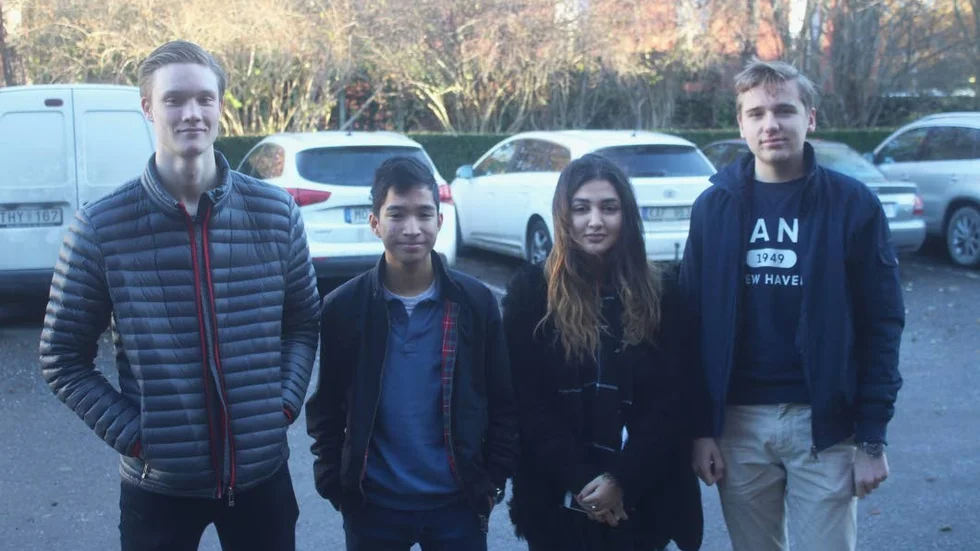 Företagare. Gymnasieeleverna Rasmus Larsson, Alexander Borgkvist, Amina Kerimova och Jonathan Rosén driver företaget RullaSäkert UF.