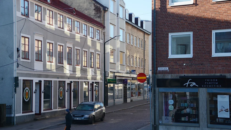 Grannar på både Norrtullsgatan där krogen Burgers & Beers ligger, och på Sevedegatan har återkommande klagat på hög musik. Nu beslut miljö- och byggnadsnämnden om ett vite på 20 000 kronor för varje gång den satta gränsen på 30 decibel inomhus hos grannarna överskrids.