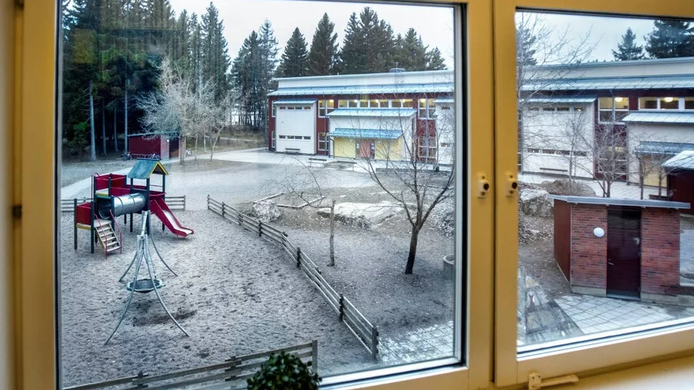 Den nya skolan ligger i direkt anslutning till Stenhagenskolan.
