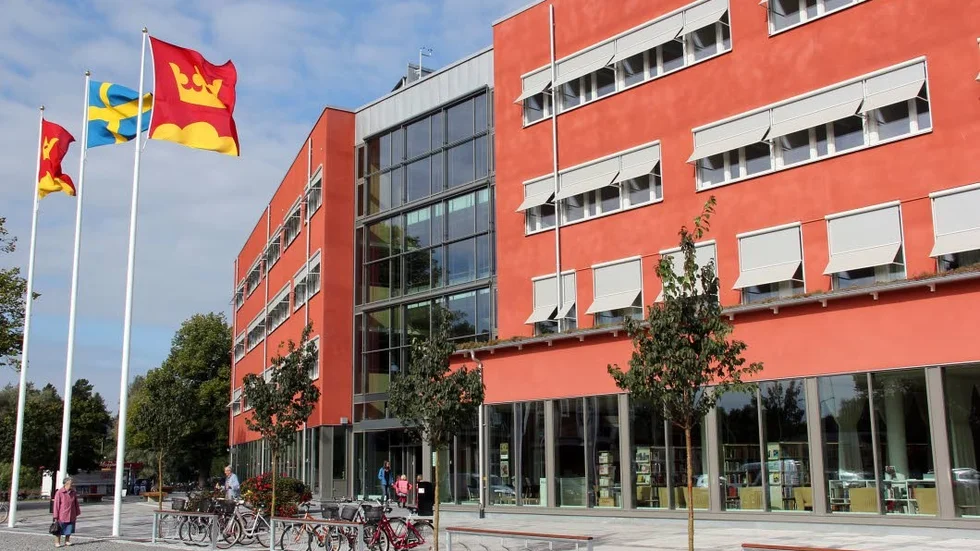 Solceller kan bli aktuellt på kommunhuset i Knivsta.