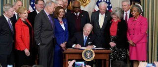 Pelosi har covid – mötte Biden utan mask