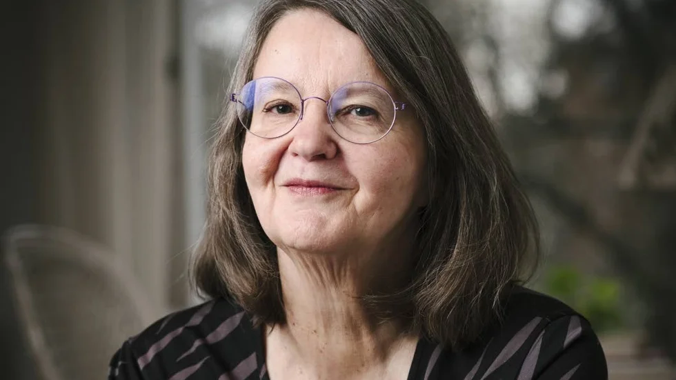 Eva Ström är författare, poet, litteraturkritiker och sedan 2010 dessutom ledamot av Kungliga Vetenskapsakademien.