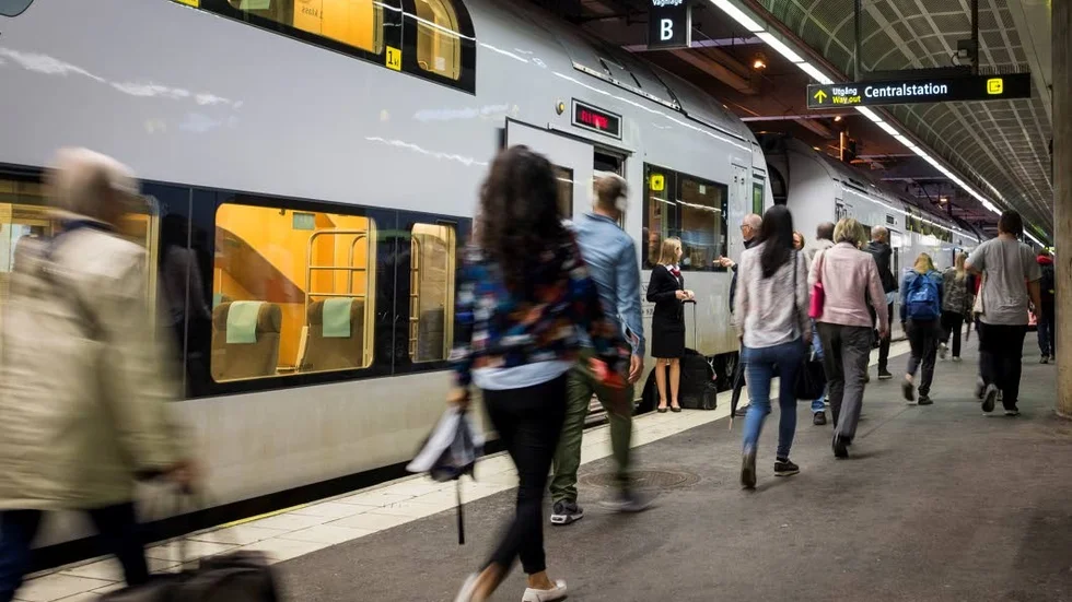 Ett spårfel leder till förseningar i tågtrafiken till på tisdagen.