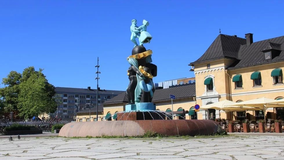 Bror Hjorths skulptur "Näcken" orsakade politiska strider under flera år innan den kom på plats. Numera är verket ett självklart inslag i Uppsalas stadsbild.