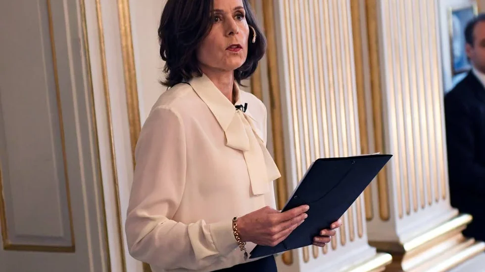 Sara Danius var mellan 2015 och 2018 Svenska Akademiens ständige sekreterare. 18 augusti är hon värd för Sommar i P1. Hennes sommarprat ska handla om ”konsten att knyta en knytblus, Svenska Akademien och annat”.