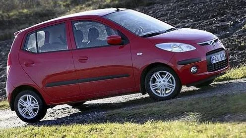 Hyundai i10 är en fortsättning på Hyundais populära citybil Atos. Välj bort lågbudgetversionen med minsta motorn eftersom den inte har något antisladdsystem. Det här högbygget behöver det.