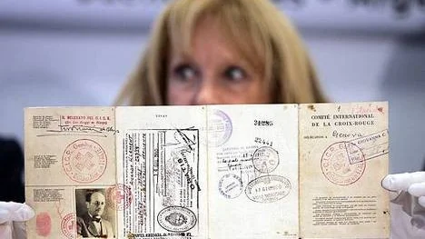 Adolf Eichmann, en av de ytterst ansvariga för Förintelsen, flydde efter andra världskriget till Argentina med hjälp av ett falskt pass utfärdat av Röda korset under namnet "Ricardo Klement". Buenos Aires, Argentina, 2007.