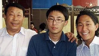 Koreanska pappan och storebrodern tillsammans med Michael.