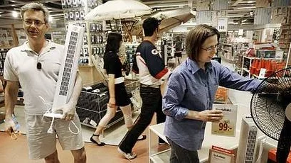 Nästan alla fläktar är köpta på Clas Ohlson. Kunden Peter Stjärnkvist köpte den nästnäst sista fläkten.