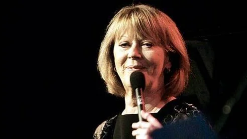 Lill Lindfors kombinerade jazz med schlager på Katalins scen.