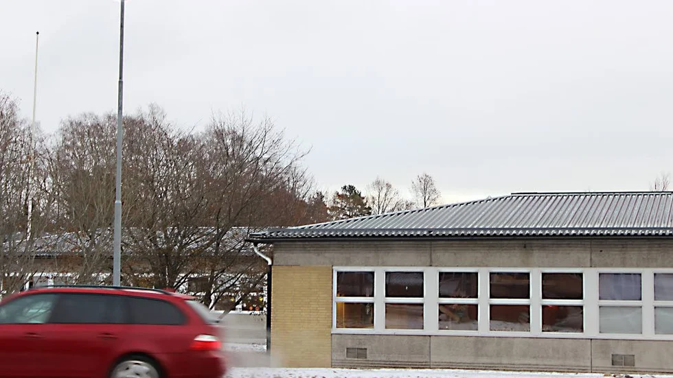 Västerledsskolan.  "Alla barn som nu går på den nyöppnade Munksundsskolan gick några år på gamla Västerledsskolan medan deras skola byggdes. De hade då samma skolväg som skribenten nu kritiserar." Det skriver Sven Jansson (S).