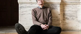 Uppsalaprofessor Dramatendebuterar