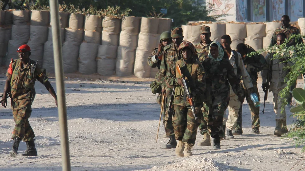 Soldater ur AU:s fredsbevarande styrka i Somalia. AU:s styrka ska ersättas av en ny FN-styrka vid namn Atmis. Arkivbild.
