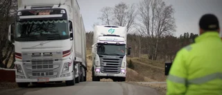 Lastbilskaos på den trånga vägen – kilometerlånga köer och stopp i flera timmar