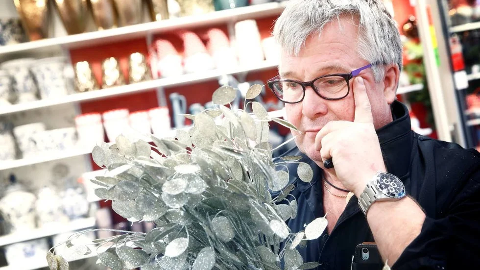 Bernt Jansson tror att vägarbetena i centrala Luleå är en av förklaringarna till nedgången i försäljningen. "Och nästa år blir det ännu fler vägarbeten. Då ska ju Bergnäsbron göras vid. När den stängs blir det en lång omväg in till stan för de som bor på andra sidan. Många av dem kommer nog att åka till Storheden i stället", säger han.