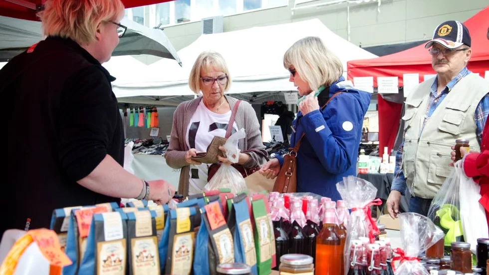 Även fast det är mindre knallare på årets upplaga av Gällivare sommarmarknad tror arrangörerna det blir en lyckad helg. 