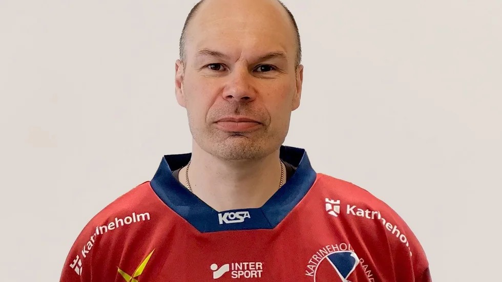 Efter två guld och ett silver de tre senaste säsongerna lämnar Jari Hyttinen nu finska Akilles och är klar som ny tränare i KVBS.