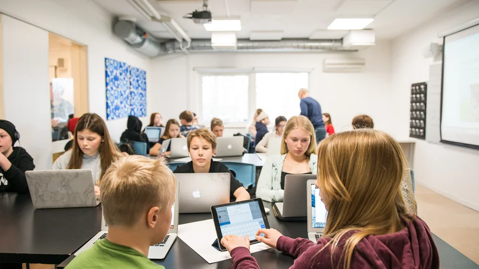 Kommunen klarar inte av att bygga ut skolorna i tillräcklig takt för att leva upp till det lagstadgade kommunala ansvaret om att se till att det finns plats för alla i grundskolan.