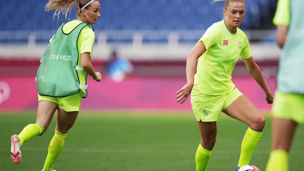 Kosovare Asllani, till vänster, och Fridolina Rolfö ställs mot varandra när Champions Leagues kvartsfinaler drar i gång den här veckan. Asllanis Real Madrid slår ur underläge mot regerande mästaren Barcelona.