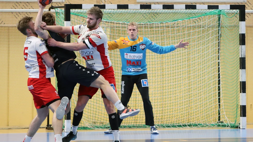 Rasmus Samuelsson ska tillsammans med bland andra Patrik Tosteberg se till att sätta stopp i RP-försvaret mot H43 Lund.