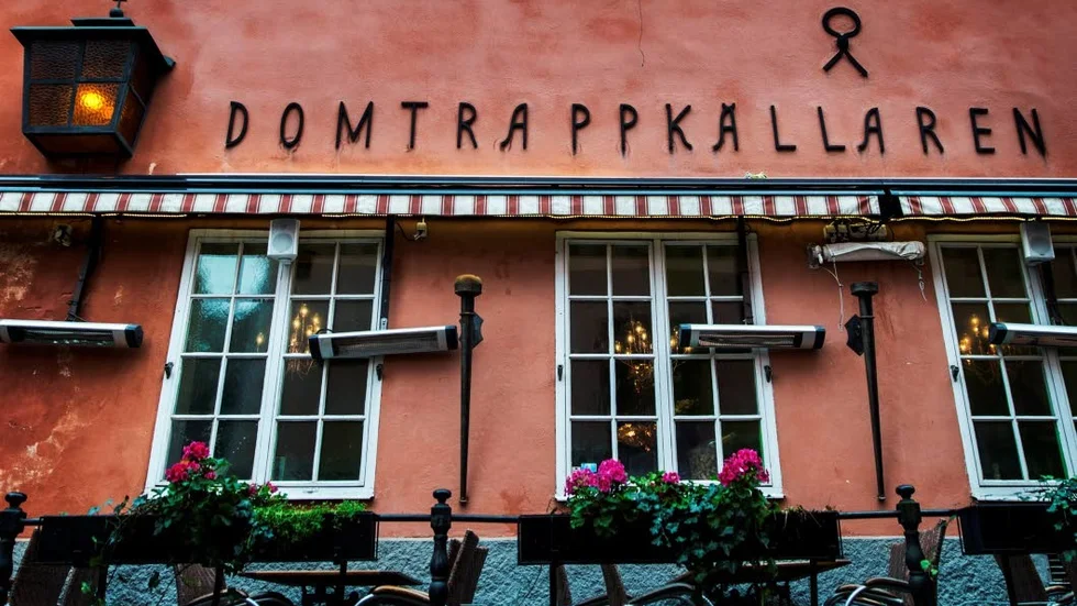 Stämningen är speciell i Domtrappkällarens anrika lokaler..