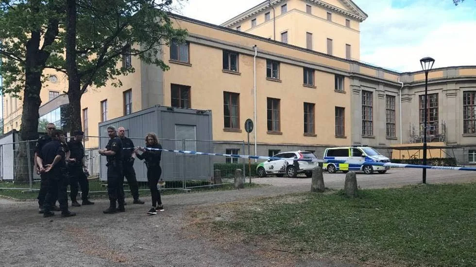 Brottsplats. Polisavspärrningar efter knivattacken i Engelska parken 26 maj.