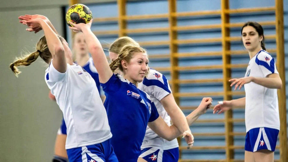 Lovisa Kardell i en tidigare match i den blåa HK-tröjan. Mot Göksten gjorde hon sex mål och blev matchvinnare.